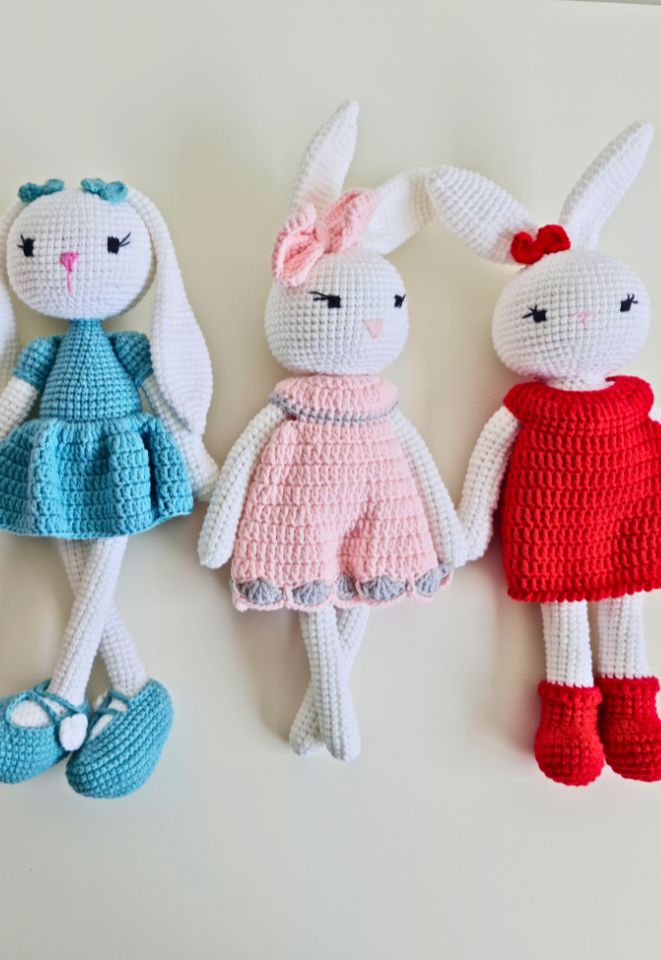 Timeless 100 % Cotton Crochet Doll: Expertly Handcrafted Amigurumi Beauty, Tailored for Kids, Collectors, and Enchanting Nursery Displays